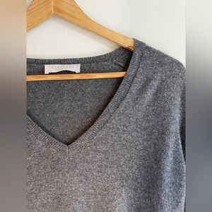 🏝️ M V-neck Charcoal Grey Cashmere Everlane Sweater
